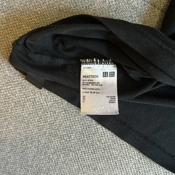 Uniqlo Heat tech Black short sleeve t shirt mens small - Picture 6 of 6